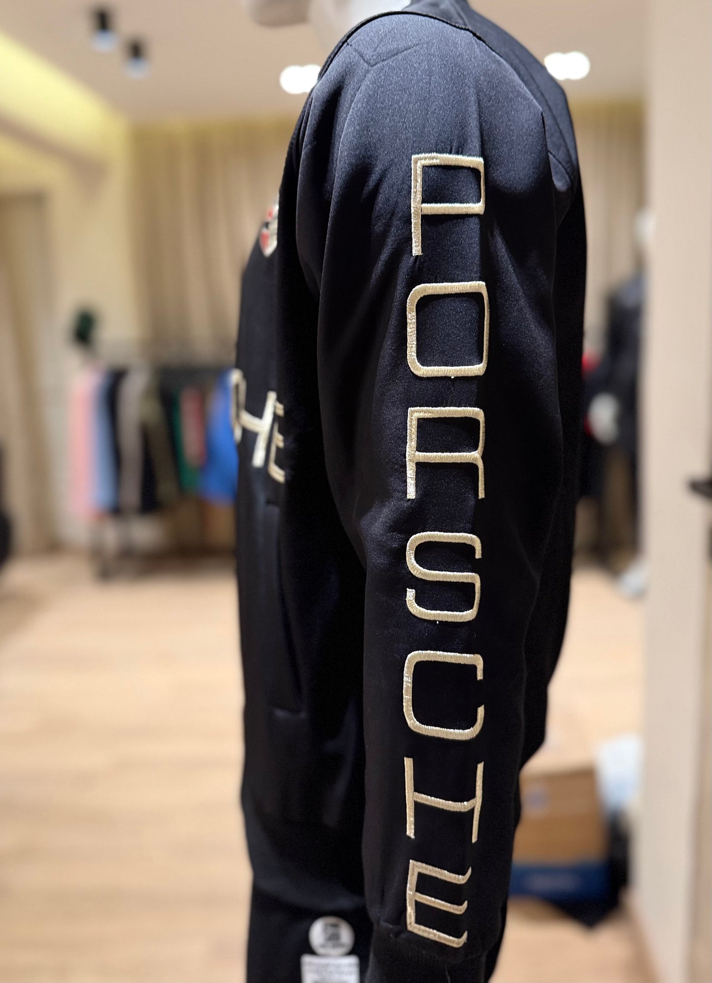 Porsche sweater gold Title⚜️